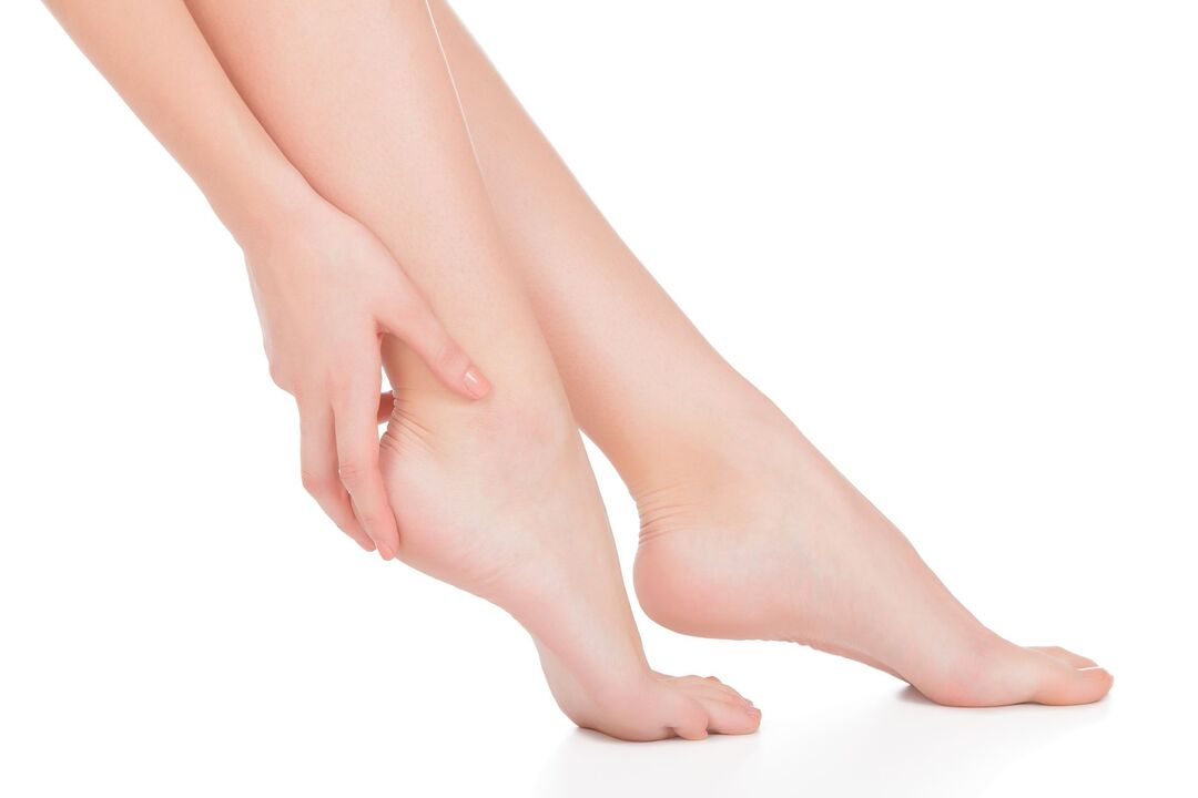 Healthy arms and legs after treating the mushroom with zxcvbnmqwort cream