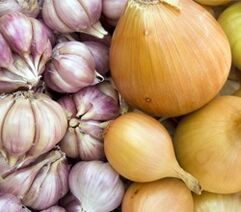 onion and garlic to treat toenail fungus